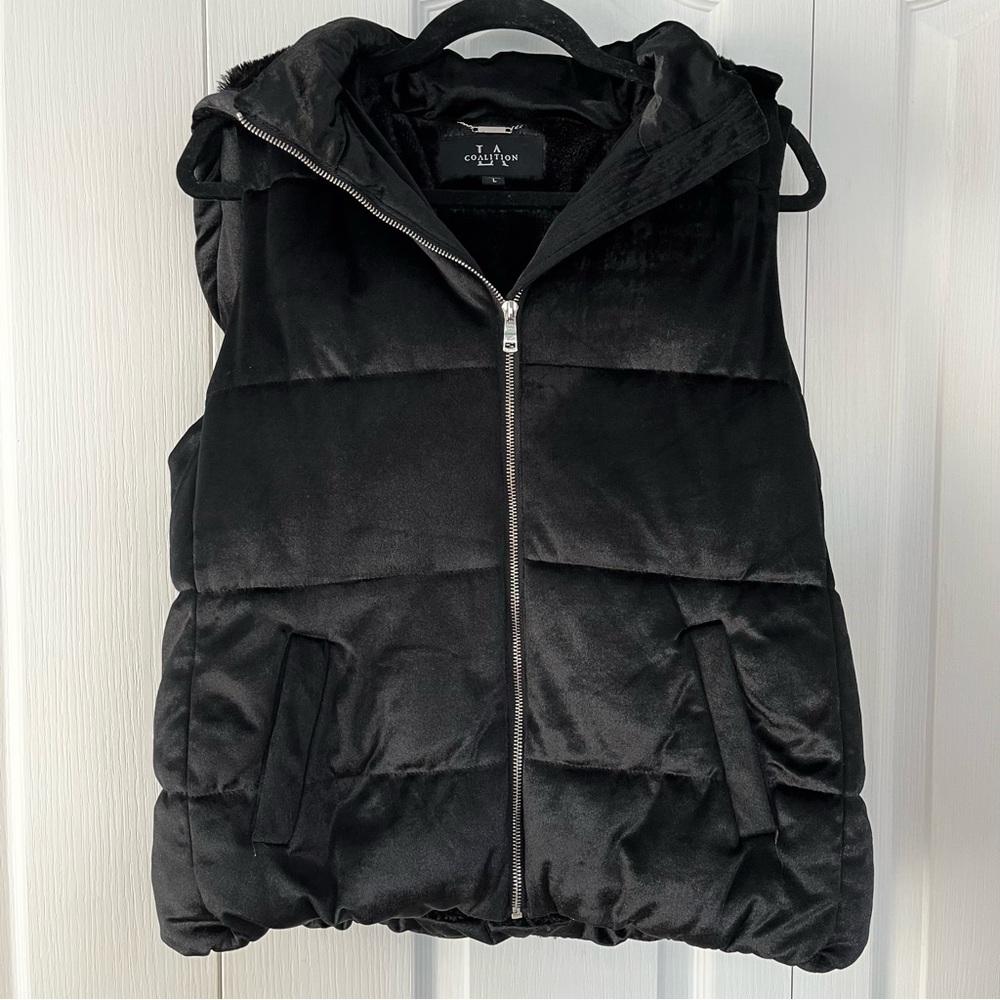 LA Coalition Women Faux Fur Lined Black Removable Hood Trendy Vest Size L